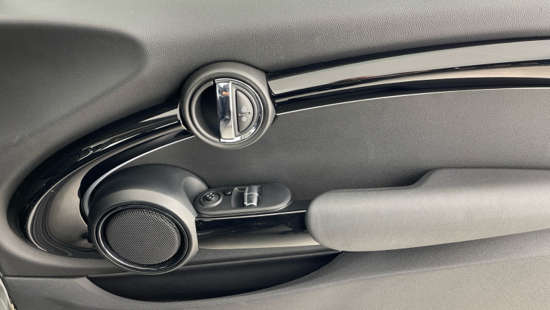 MINI Hatchback 1.5 Cooper Classic 3dr Petrol Hatchback